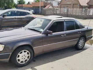 Mercedes-Benz E 230