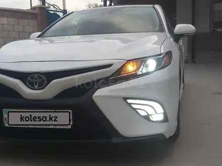 Toyota Camry 2020 года за 14 000 000 тг. в Жетысай