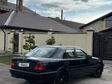 Mercedes-Benz C 200 1998 годаfor2 450 000 тг. в Караганда – фото 2