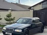 Mercedes-Benz C 200 1998 годаfor2 450 000 тг. в Караганда