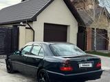 Mercedes-Benz C 200 1998 годаfor2 450 000 тг. в Караганда – фото 4