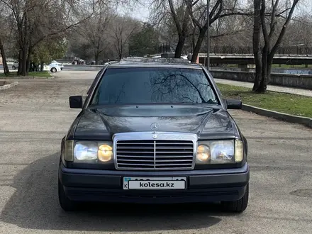 Mercedes-Benz E 230 1991 года за 1 600 000 тг. в Алматы – фото 4