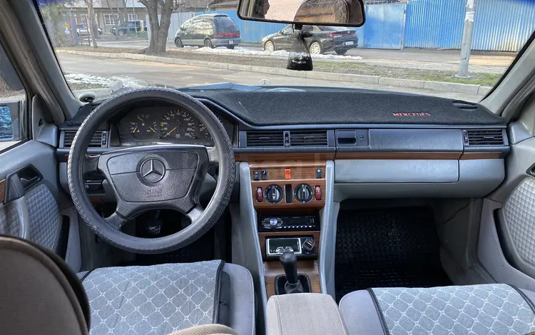 Mercedes-Benz E 230 1991 года за 1 600 000 тг. в Алматы