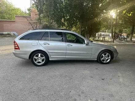 Mercedes-Benz C 200 2002 года за 3 200 000 тг. в Шымкент – фото 2