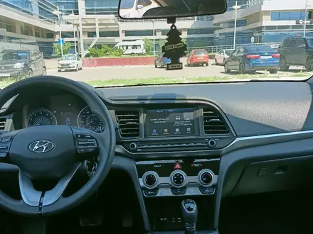 Hyundai Elantra 2019 года за 8 150 000 тг. в Атырау – фото 10