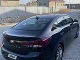 Hyundai Elantra 2019 года за 6 900 000 тг. в Атырау – фото 2