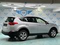 Toyota RAV4 2013 годаүшін10 100 000 тг. в Астана – фото 2