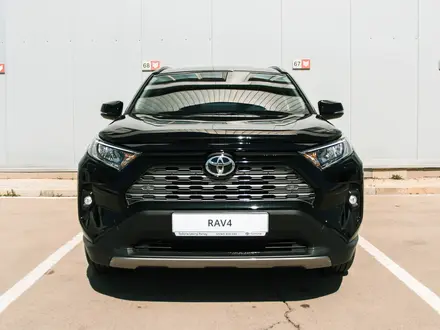 Toyota RAV4 Prestige 2023 года за 20 590 000 тг. в Актобе – фото 2