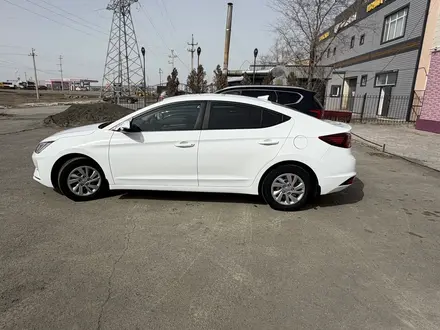 Hyundai Elantra 2019 года за 7 200 000 тг. в Атырау – фото 3