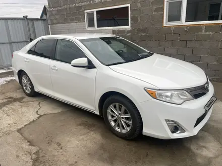 Toyota Camry 2012 года за 7 500 000 тг. в Уральск – фото 2