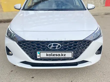Hyundai Accent 2021 года за 7 700 000 тг. в Актобе – фото 2