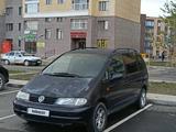 Volkswagen Sharan 1996 годаүшін2 000 000 тг. в Астана