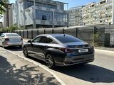Lexus ES 250 2022 года за 23 000 000 тг. в Актау – фото 2