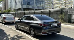 Lexus ES 250 2022 года за 23 000 000 тг. в Актау – фото 2