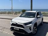 Toyota RAV4 2019 года за 10 800 000 тг. в Актау