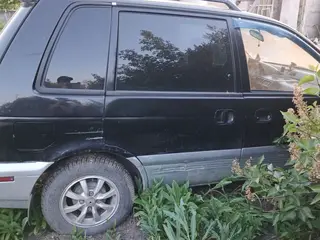 Mitsubishi Space Runner, 1992