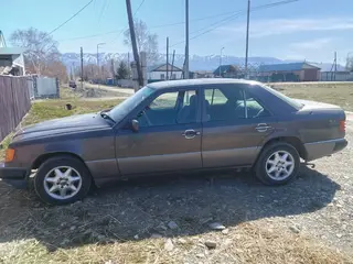 Mercedes-Benz E 230