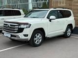 Toyota Land Cruiser Prestige 2021 года за 36 000 000 тг. в Астана