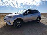 Toyota RAV4 2016 года за 10 100 000 тг. в Актау