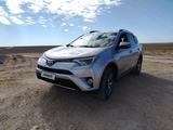 Toyota RAV4 2016 года за 10 100 000 тг. в Актау – фото 2