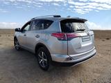 Toyota RAV4 2016 года за 10 100 000 тг. в Актау – фото 4