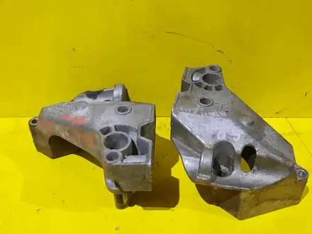 Кронштейн крепление двигателя кпп vag за 6 000 тг. в Караганда