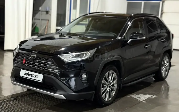 Toyota RAV4 2020 года за 15 000 000 тг. в Уральск