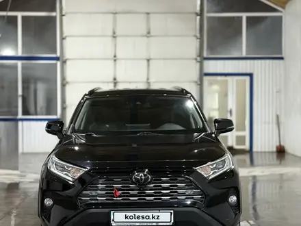 Toyota RAV4 2020 года за 15 000 000 тг. в Уральск – фото 2