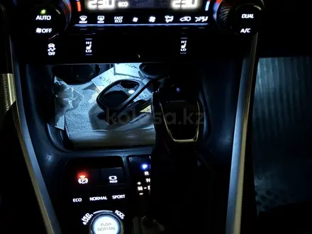 Toyota RAV4 2020 года за 15 000 000 тг. в Уральск – фото 6