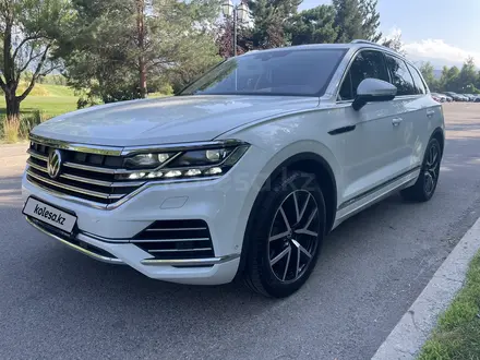 Volkswagen Touareg 2021 года за 27 900 000 тг. в Алматы – фото 21