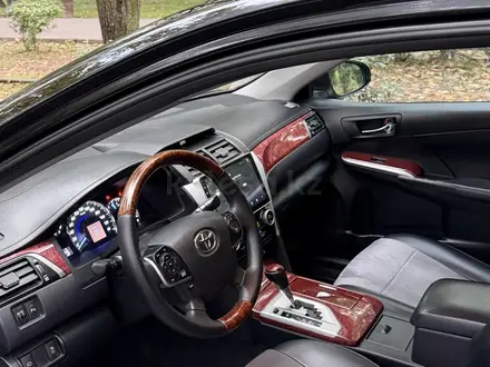 Toyota Camry 2014 года за 8 300 000 тг. в Алматы – фото 10