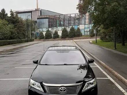 Toyota Camry 2014 года за 8 300 000 тг. в Алматы – фото 2