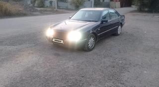 Mercedes-Benz E 320 1997 года за 3 000 000 тг. в Караганда