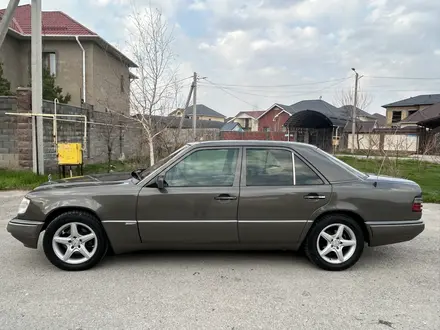 Mercedes-Benz E 280 1994 года за 2 400 000 тг. в Шымкент – фото 3