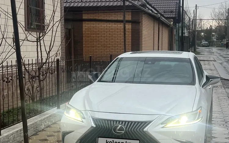 Lexus ES 350 2022 года за 31 000 000 тг. в Шымкент