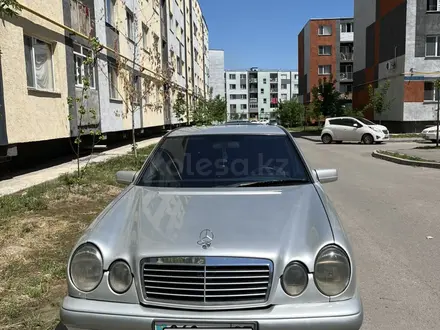 Mercedes-Benz E 230 1997 года за 2 500 000 тг. в Алматы – фото 4