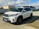 Toyota Highlander 2019 года за 13 500 000 тг. в Атырау – фото 4