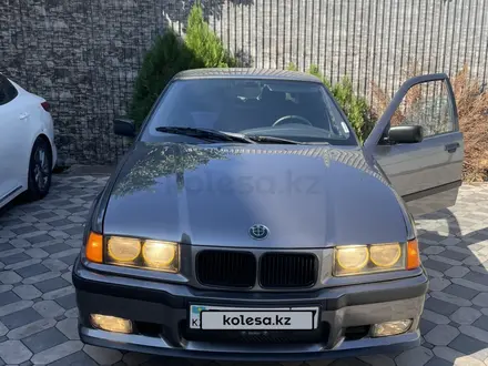 BMW 318 1994 года за 2 100 000 тг. в Шымкент – фото 2