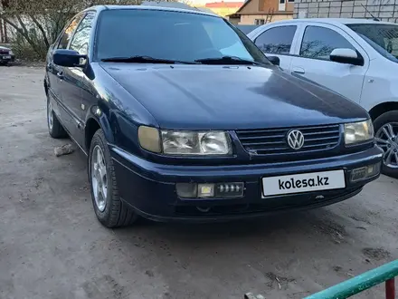 Volkswagen Passat 1994 года за 1 650 000 тг. в Семей – фото 4