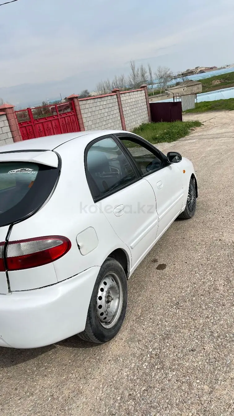Daewoo Lanos, 2001