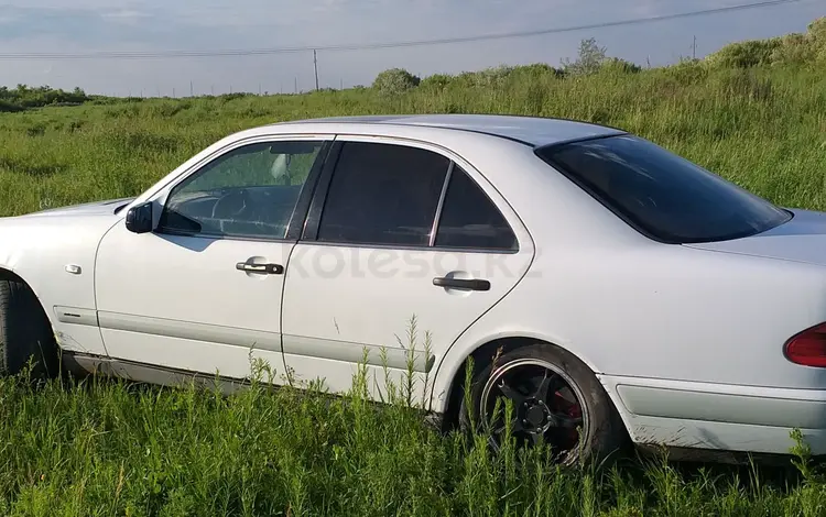 Mercedes-Benz E 200 1997 года за 1 700 000 тг. в Атбасар