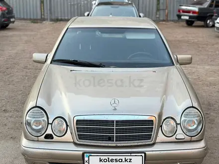 Mercedes-Benz E 280 1997 года за 2 300 000 тг. в Астана – фото 2