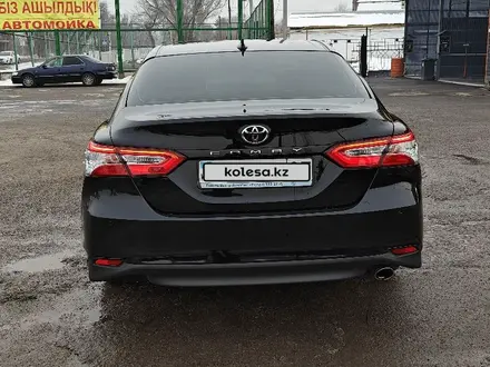 Toyota Camry 2018 года за 14 500 000 тг. в Алматы – фото 4