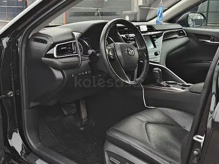 Toyota Camry 2018 года за 14 500 000 тг. в Алматы – фото 8