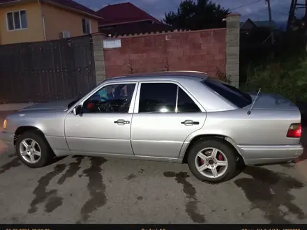 Mercedes-Benz E 230 1992 года за 1 150 000 тг. в Алматы – фото 2