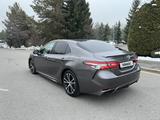 Toyota Camry 2017 года за 11 400 000 тг. в Алматы – фото 2