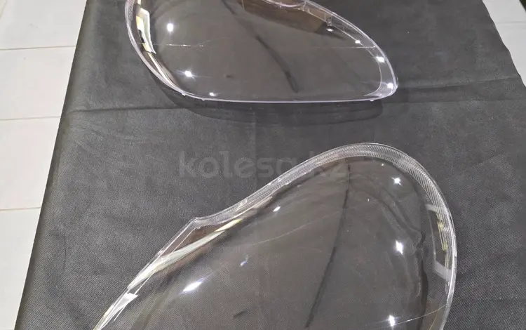 Стекло на фару левую Cayenne 2005 за 29 000 тг. в Алматы