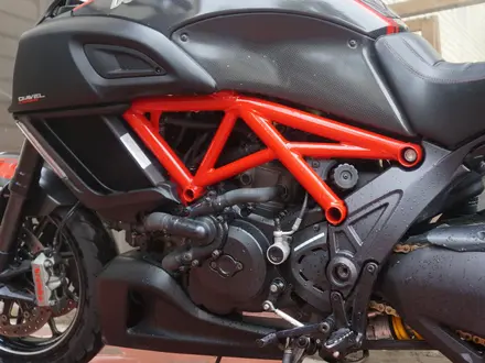 Ducati  DIAVEL CARBON 2014 года за 4 990 000 тг. в Шымкент – фото 23
