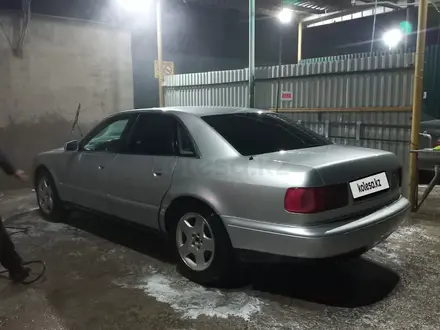 Audi A8 1995 года за 2 000 000 тг. в Тараз – фото 2