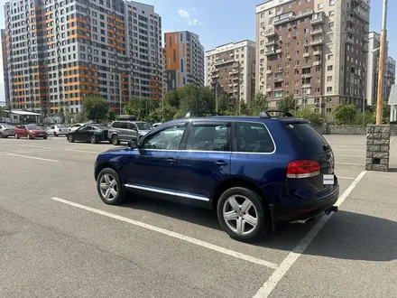 Volkswagen Touareg 2003 года за 5 800 000 тг. в Алматы – фото 2